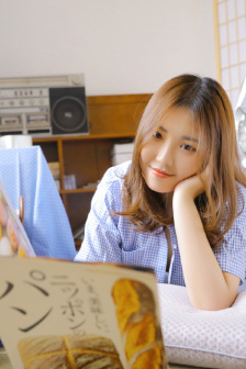 李思彤